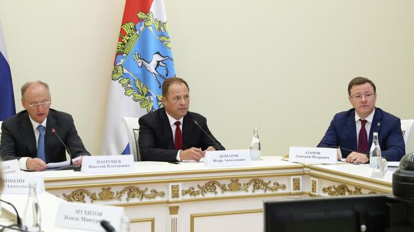 Губернатор Самарской области Дмитрий Азаров на совещание по вопросам экологической безопасности в Самаре