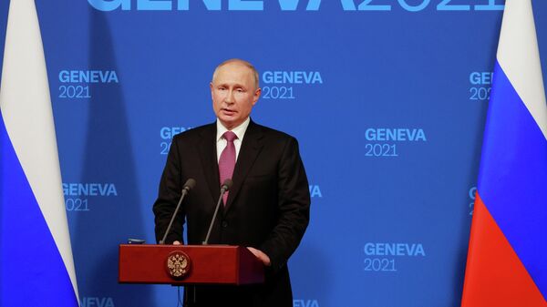 Президент России Владимир Путин во время пресс-конференции по итогам встречи с президентом США Джо Байденом