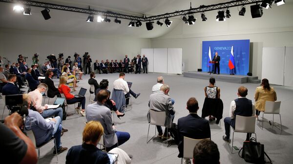 Президент России Владимир Путин на пресс-конференции по итогам переговоров с президентом США Джо Байденом в Женеве