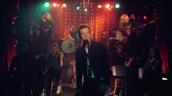 Кадр из клипа The Killers Dustland