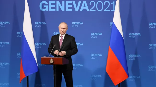 Президент РФ Владимир Путин на пресс-конференции по итогам переговоров с президентом США Джо Байденом в Женеве