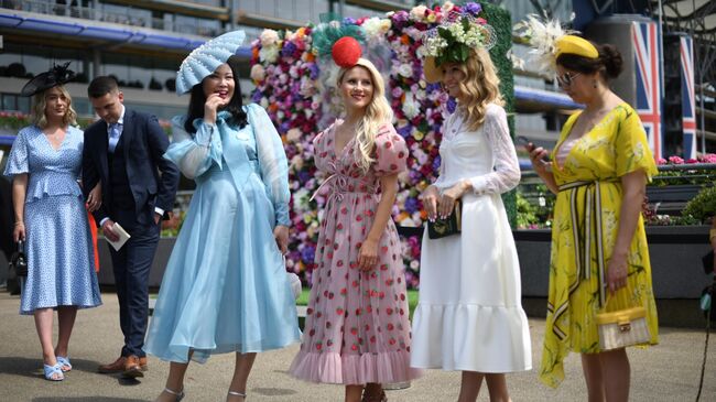 Посетительницы королевских скачек Royal Ascot