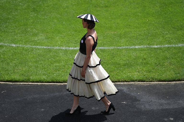 Посетительница королевских скачек Royal Ascot