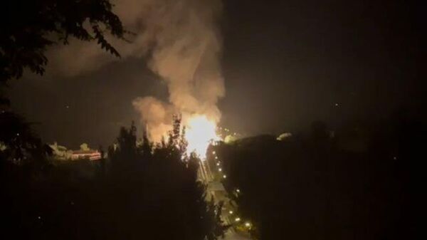 Пожар после взрыва газопровода в Луганске 
