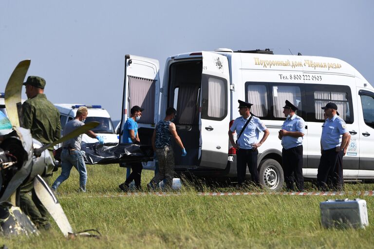 На месте крушения самолета Л-410 в Кемеровской области