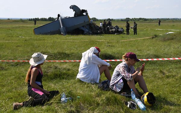 На месте крушения самолета Л-410 в Кемеровской области