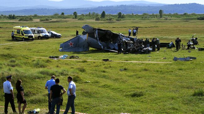 На месте крушения самолета Л-410 в Кемеровской области