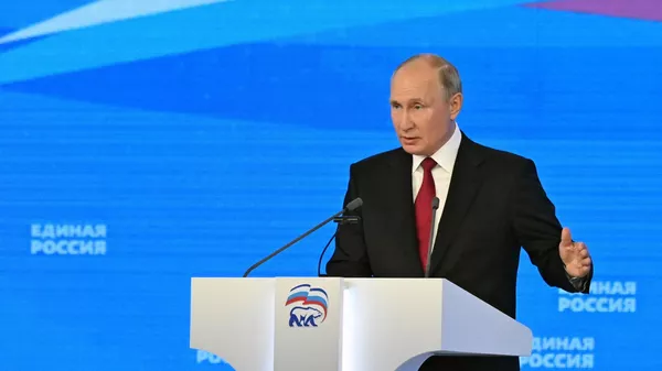 Президент РФ Владимир Путин выступает на пленарном заседании XX Съезда партии Единая Россия 