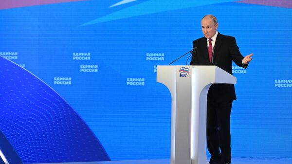 Президент РФ Владимир Путин выступает на пленарном заседании XX Съезда партии Единая Россия 
