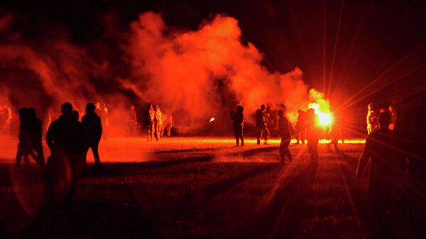 Полиция пытается разогнать несанкционированную рейв-вечеринку возле Редона на северо-западе Франции