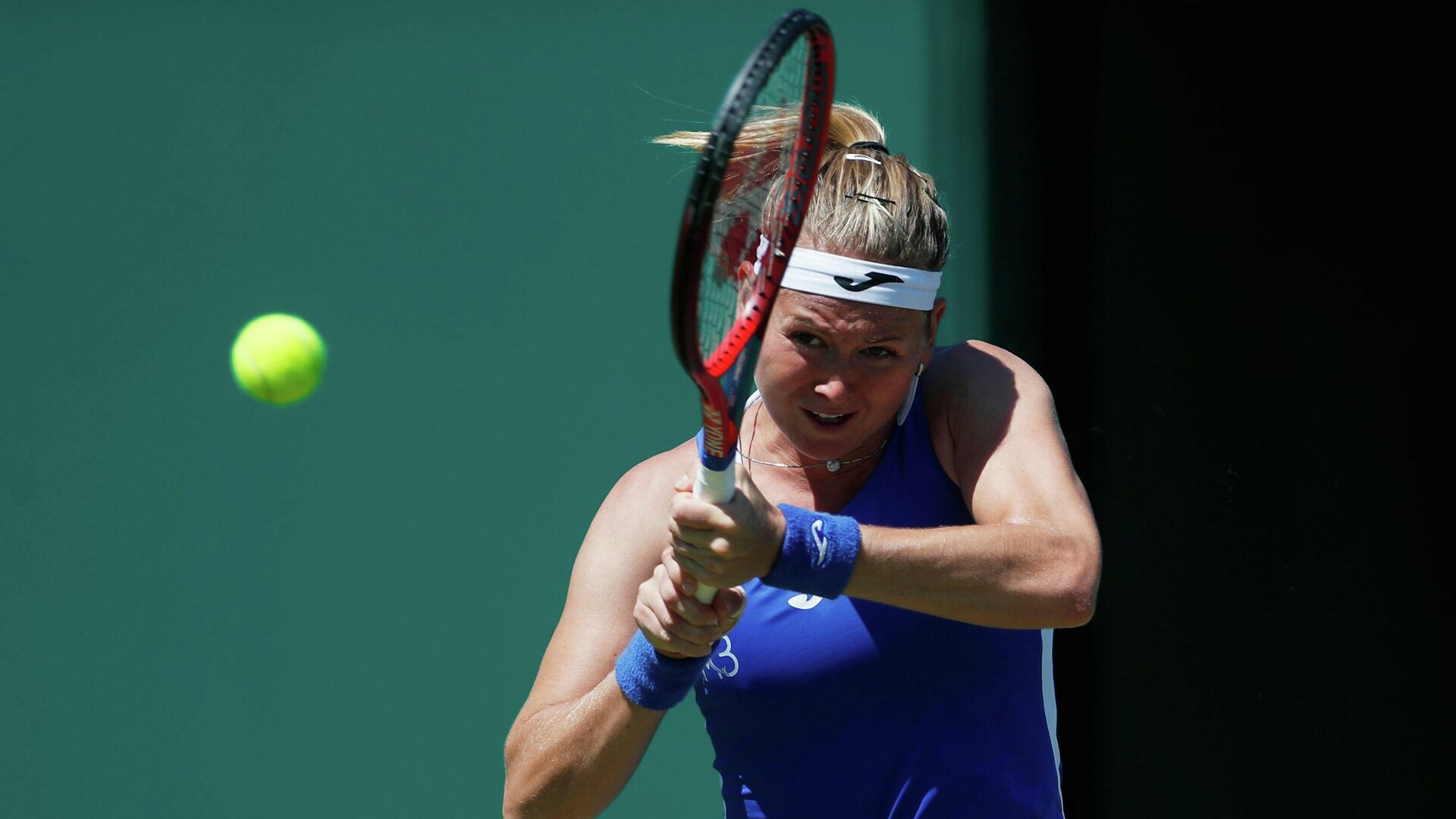 Tennis - WTA 250 - Birmingham Classic - Edgbaston Priory Club, Edgbaston, Birmingham, Britain - June 16, 2021 Czech Republic's Marie Bouzkova in action during her second round match against France's Caroline Garcia Action Images via Reuters/Matthew Childs - РИА Новости, 1920, 20.06.2021