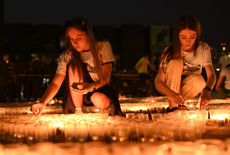 Акция Свеча Памяти на площади Гагарина в Ростове-на-Дону