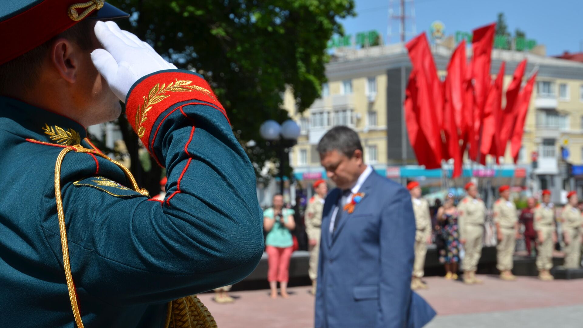 В ЛНР возложили цветы к монументу жертвам Великой Отечественной войны - РИА  Новости, 22.06.2021