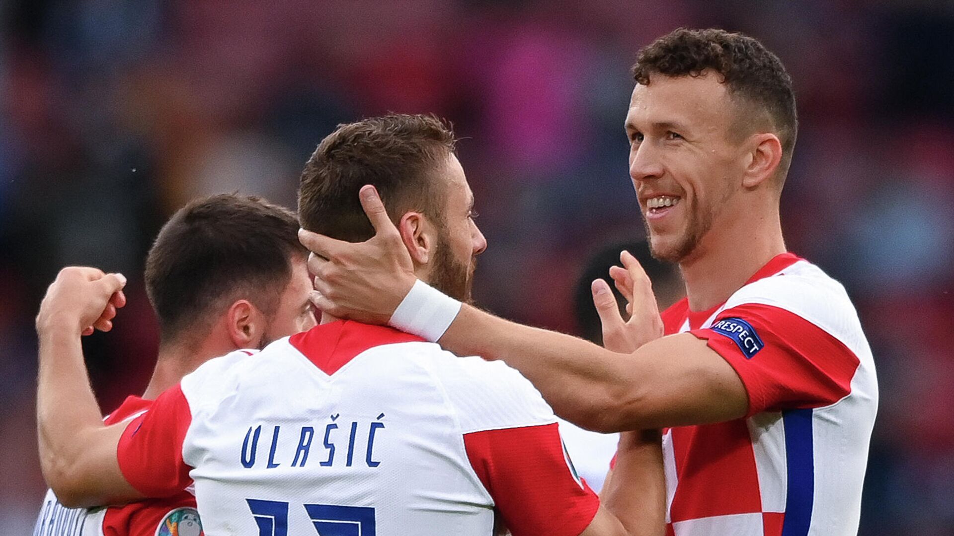 Croatia's midfielder Nikola Vlasic (C) celebrates with teammates after scoring the first goal during the UEFA EURO 2020 Group D football match between Croatia and Scotland at Hampden Park in Glasgow on June 22, 2021. (Photo by Stu Forster / POOL / AFP) - РИА Новости, 1920, 22.06.2021