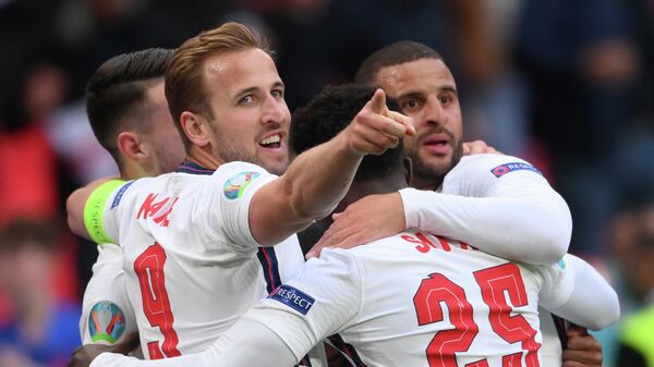 England's forward Raheem Sterling (hidden) celebrates scoring the opening goal with his teammates including England's forward Harry Kane, England's midfielder Bukayo Saka and England's defender Kyle Walker during the UEFA EURO 2020 Group D football match between Czech Republic and England at Wembley Stadium in London on June 22, 2021. (Photo by Laurence Griffiths / POOL / AFP)