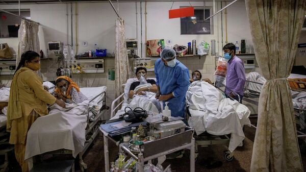 Больница для зараженных коронавирусной инфекцией COVID-19 в городе Нью-Дели, Индия