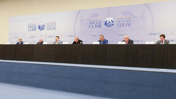 Участники пресс-конференции, посвященной открытию Международного военно-морского салона в Санкт-Петербурге