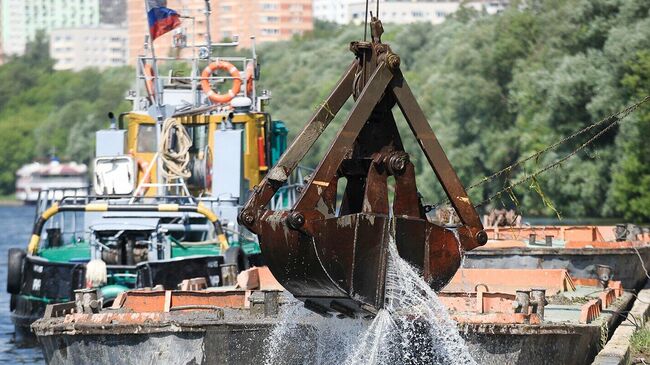 Очистка и углубление дна акваторий на Москве-реке