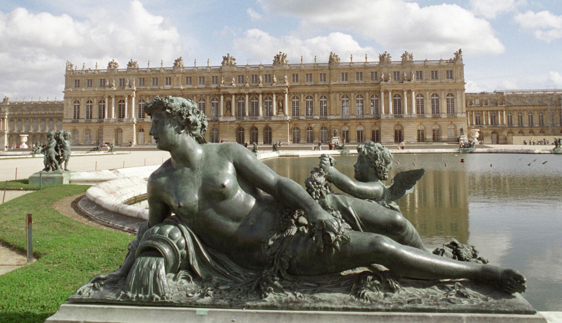Скульптура, украшающая фонтан в Версале - РИА Новости, 1920, 01.08.2022
