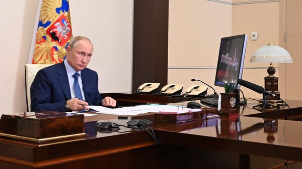 Президент РФ Владимир Путин во время рабочей встречи в режиме видеоконференции с главой Чеченской Республики Рамзаном Кадыровым