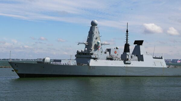 Британский эсминец Defender в порту Одессы