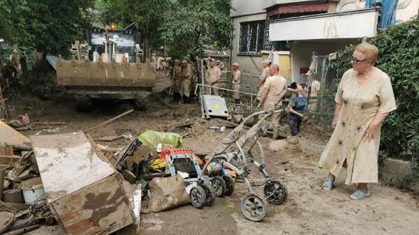Военные расчищают улицу Вергасова в Ялте