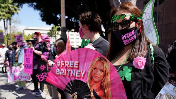Участники акции в поддержку Бритни Спирс перед заседанием суда по делу об опекунстве в Лос-Анджелесе