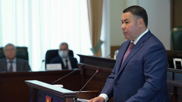 Губернатор Тверской  области Игорь Руденя выступает  с ежегодным отчетом в областном парламенте