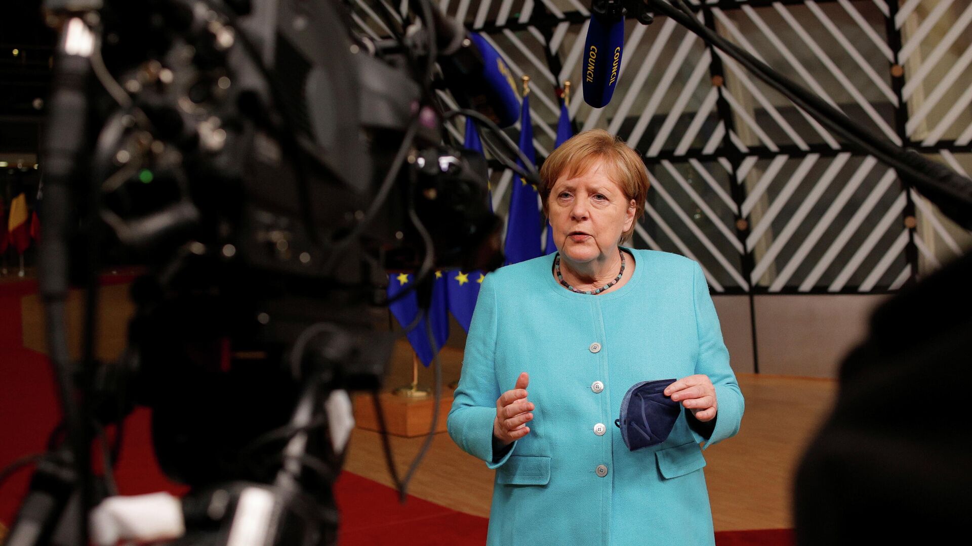 Канцлер Германии Ангела Меркель делает заявление в конце первого дня встречи лидеров Европейского Союза в Брюсселе - РИА Новости, 1920, 25.06.2021