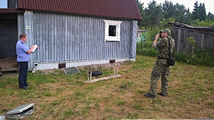 Сотрудники СК России по Ивановской области у дома мужчины, который открыл огонь по силовикам во время задержания - РИА Новости, 1920, 25.06.2021