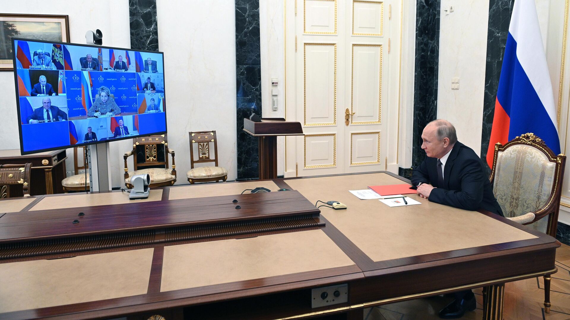Президент РФ Владимир Путин проводит оперативное совещание с постоянными членами Совета безопасности РФ в режиме видеоконференции - РИА Новости, 1920, 05.07.2021