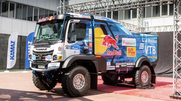 Новый грузовик команды КАМАЗ-мастер с кабиной К5 