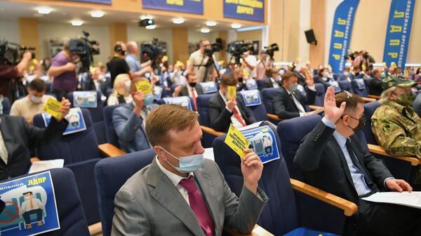 Делегаты во время голосования на XXIII cъезде ЛДПР в Москве