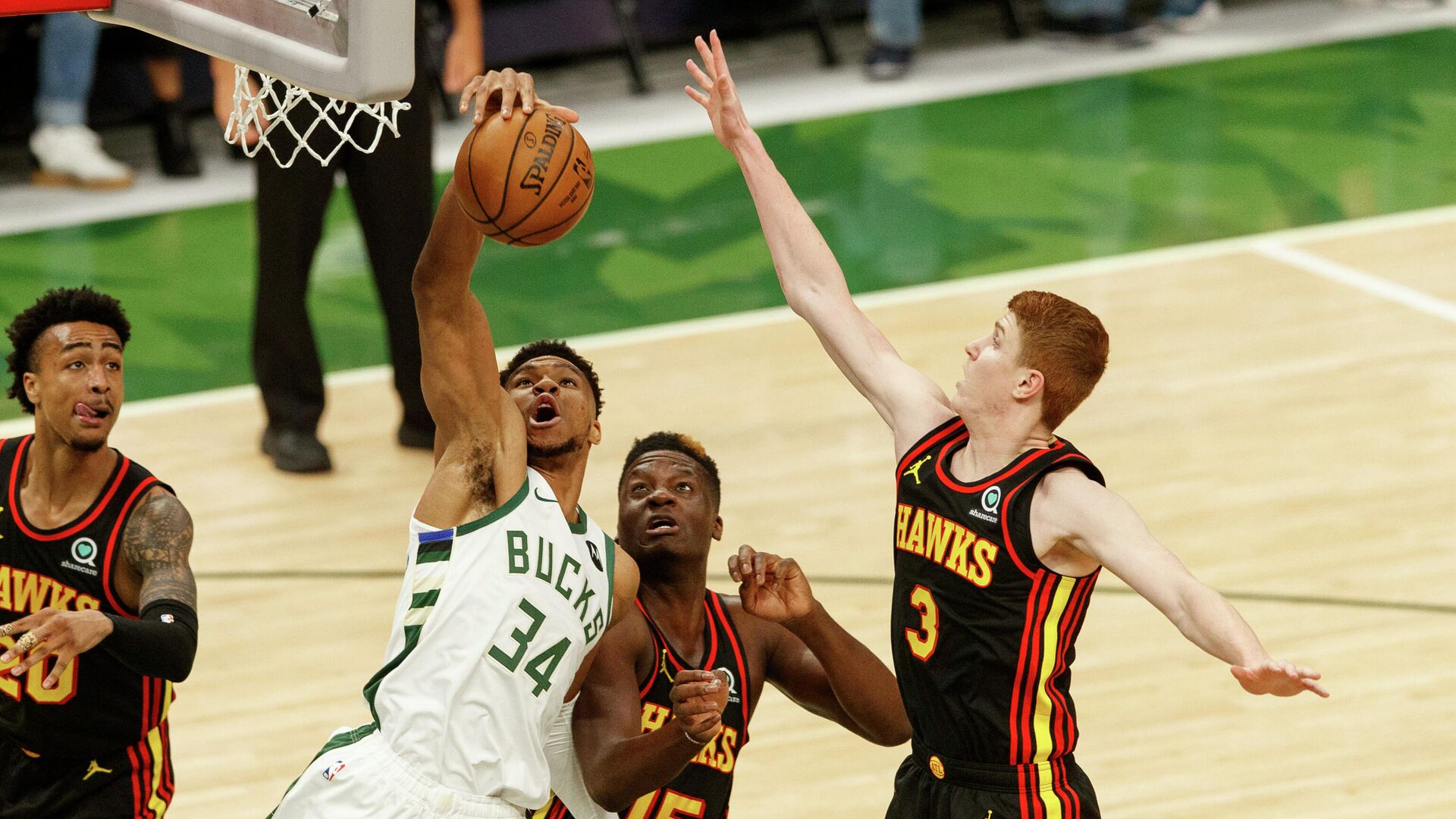 Яннис Адетокунбо, Клинт Капела и Кевин Хьюртер - РИА Новости, 1920, 26.06.2021