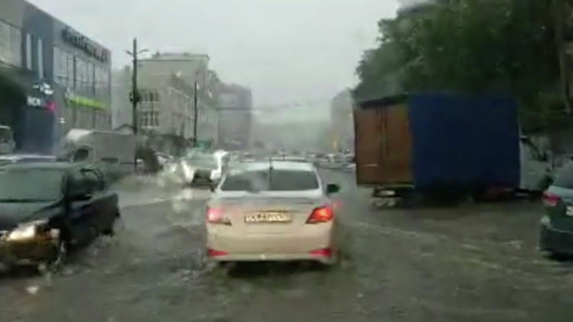 Кадры затопленных дорог в Анапе - РИА Новости, 1920, 26.06.2021