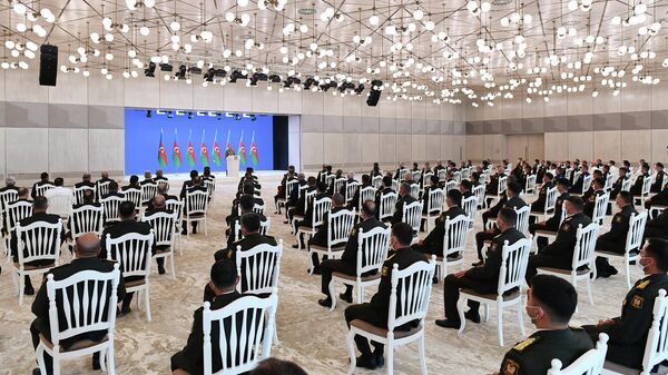 Президент Азербайджанской Республики Ильхам Алиев во время встречи во дворце Гюлистан с группой руководителей и личного состава Азербайджанской армии по случаю Дня Вооруженных сил