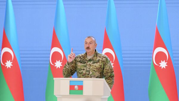 Президент Азербайджана Ильхам Алиев встретился в субботу во дворце Гюлистан в Баку с группой руководителей и личного состава азербайджанской армии по случаю Дня вооруженных сил