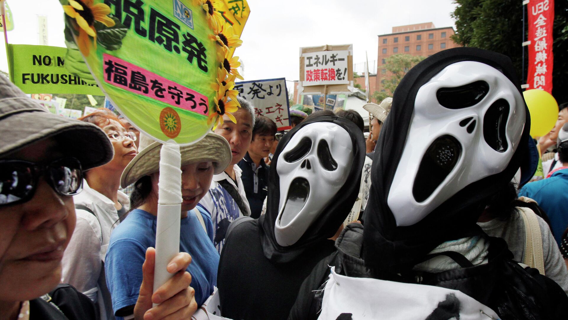 Участники антиядерной демонстрации в Токио, Япония - РИА Новости, 1920, 27.06.2021