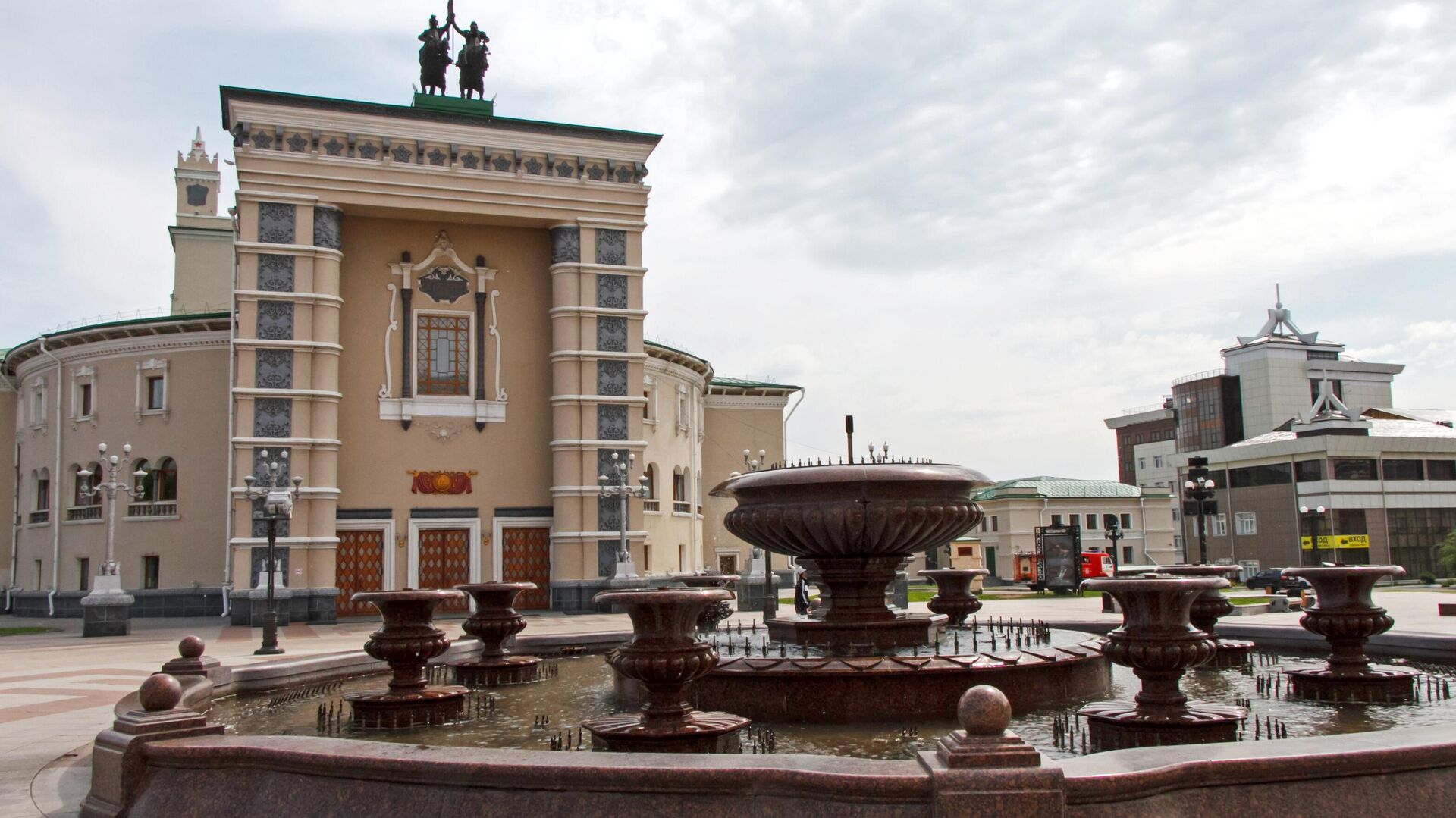 Театральная площадь в Улан-Удэ - РИА Новости, 1920, 06.10.2021