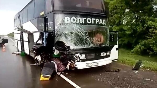 Столкновение автобуса Анапа - Волгоград и легкового автомобиля на трассе в Волгоградской области