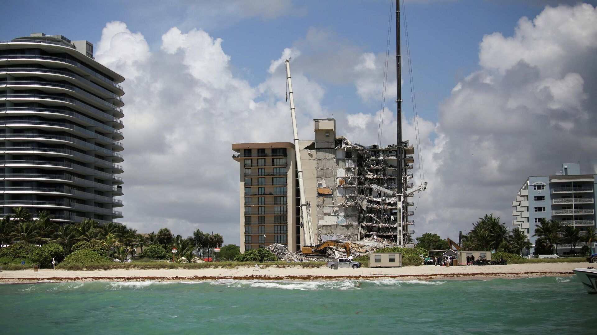 Обрушение многоэтажного здания в Майами, штат Флорида - РИА Новости, 1920, 03.07.2021