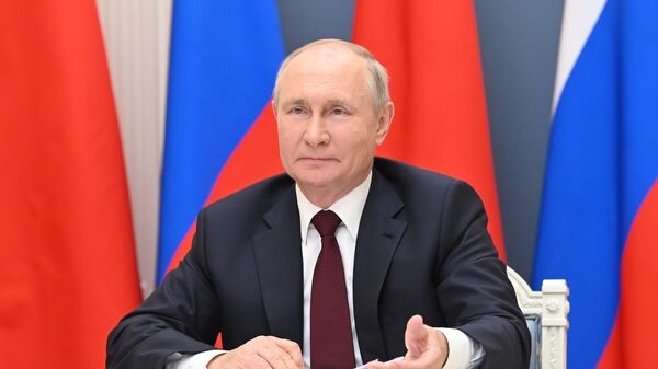 Президент РФ Владимир Путин во время беседы в формате видеоконференции с председателем КНР Си Цзиньпином