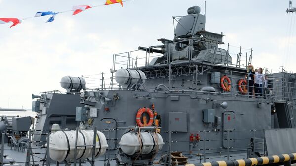 Малый ракетный корабль проекта 22800 Одинцово в пассажирском морском порту Санкт-Петербурга