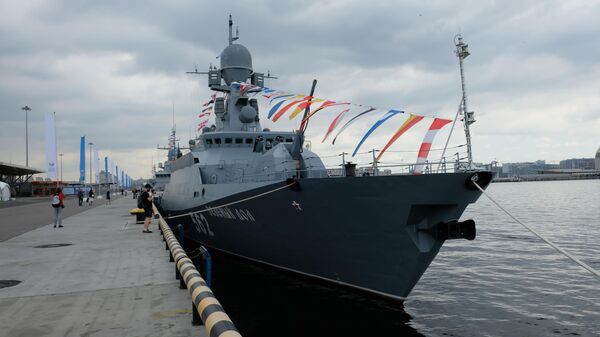 Малый ракетный корабль проекта 21631Зеленый дол в пассажирском морском порту Санкт-Петербурга