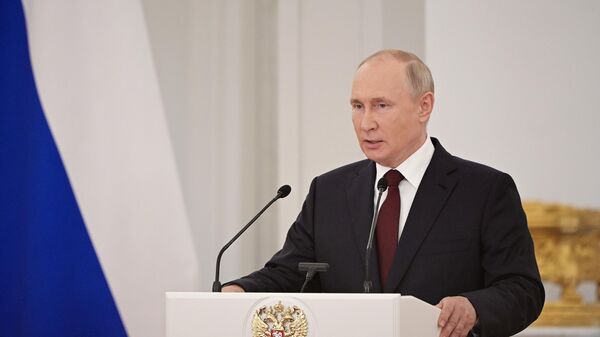 Президент РФ Владимир Путин во время встречи с выпускниками военных вузов