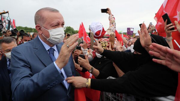 Президент Турции Реджеп Тайип Эрдоган перед началом церемонии начала строительства канала Стамбул