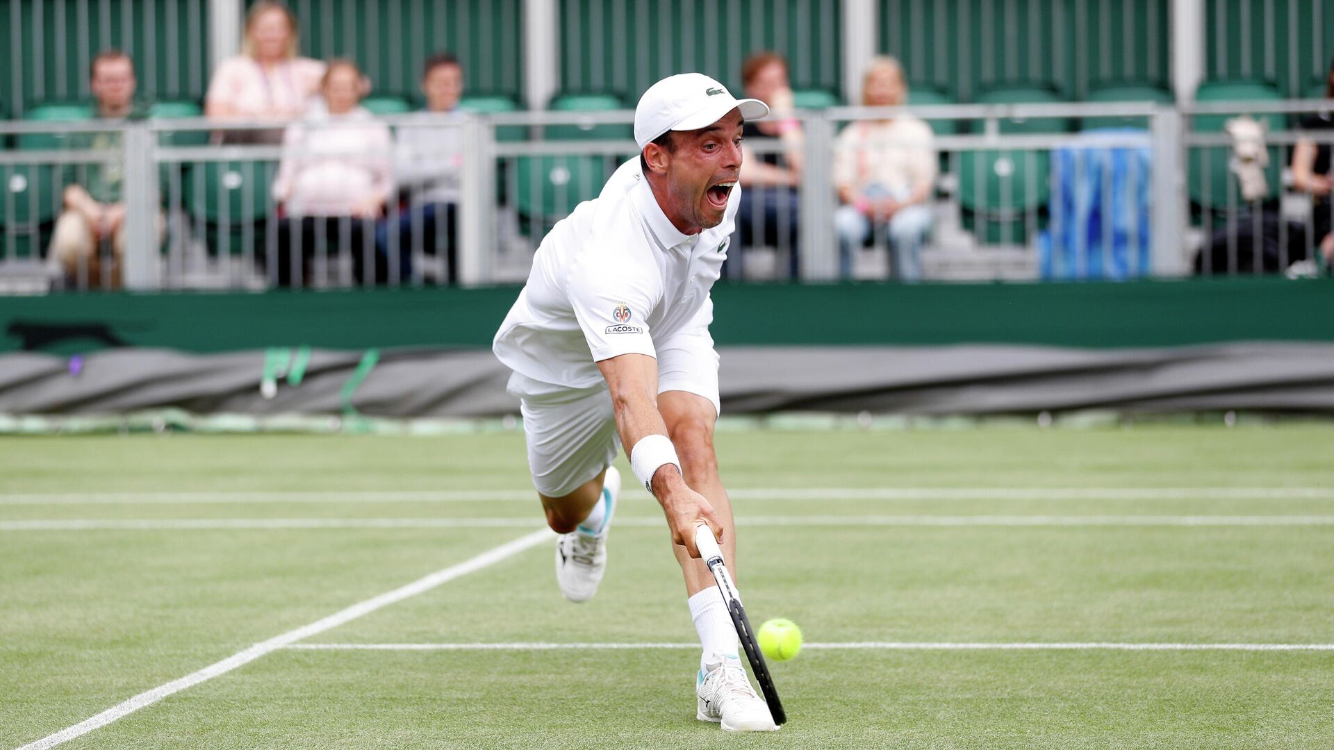 Tennis - Wimbledon - All England Lawn Tennis and Croquet Club, London, Britain - June 28, 2021 Spain's Roberto Bautista Agut in action during his first round match against Australia's John Millman REUTERS/Peter Nicholls - РИА Новости, 1920, 28.06.2021