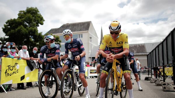 Гонщики перед началом четвертого этапа Тур де Франс
