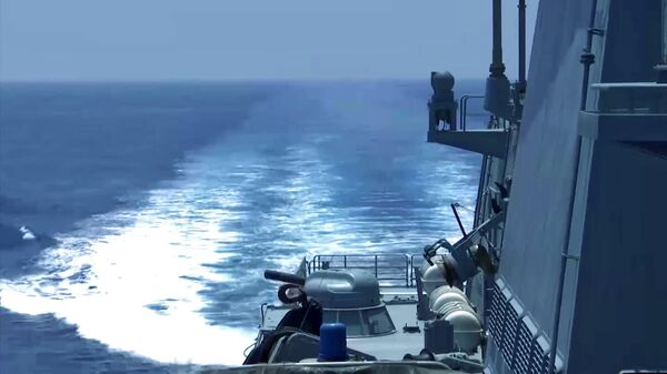 Фрегат ВМФ РФ Адмирал Макаров во время учений в Средиземном море