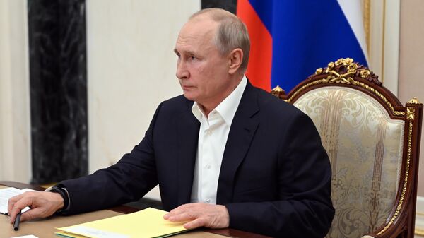 Президент РФ Владимир Путин проводит совещание по подготовке специальной программы Прямая линия с Владимиром Путиным, которая состоится 30 июня